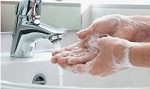 Las manos que hacen desaparecer el cólera