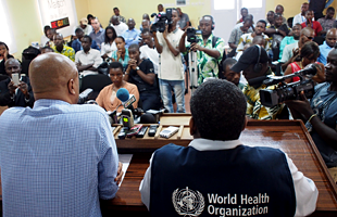Mesa redonda sobre consideraciones éticas en el Ébola. Imagen: OMS