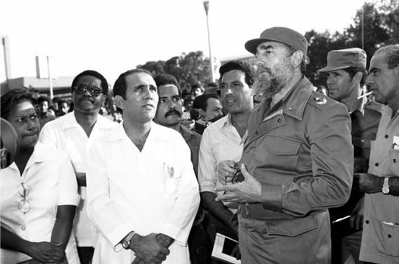 Fidel visita la ampliación del hospital provincial Carlos Manuel de Céspedes