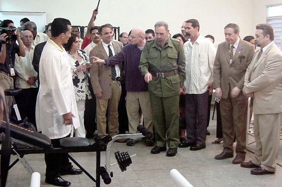 Fidel en la re-inauguración del Policlínico Abel-Santamaría 